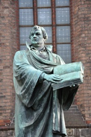 Standbeeld van Maarten Luther bij de Marienkirche